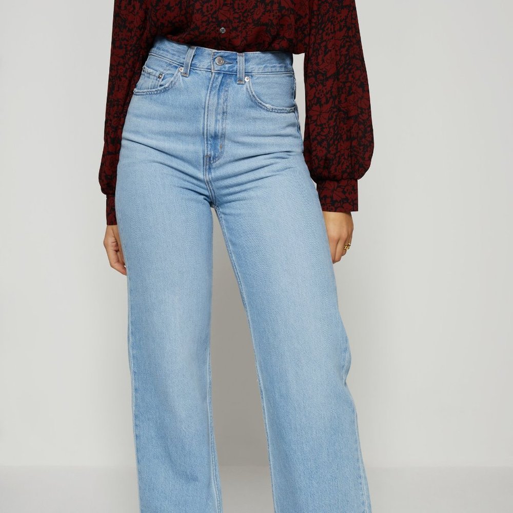 Levi’s High Loose Flare Jean Size 29